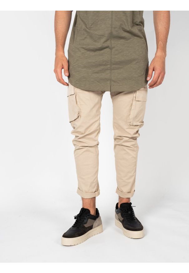 Xagon Spodnie "Cargo Pants" | P24032CR4036 | Mężczyzna | Beżowy. Okazja: na co dzień. Kolor: beżowy. Materiał: bawełna, elastan. Długość: długie. Styl: elegancki, casual