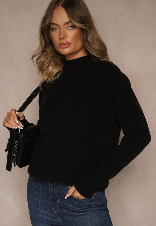 Renee - Czarny Gładki Sweter z Półgolfem z Dzianiny z Wełną i Wiskozą Zaiara. Okazja: na co dzień. Kolor: czarny. Materiał: wełna, wiskoza, dzianina. Długość rękawa: długi rękaw. Długość: długie. Wzór: gładki. Styl: klasyczny, casual