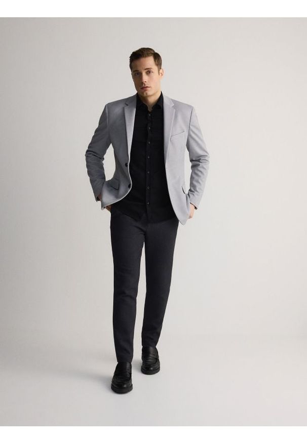Reserved - Marynarka slim fit - jasnoszary. Kolor: szary. Materiał: dzianina, wiskoza