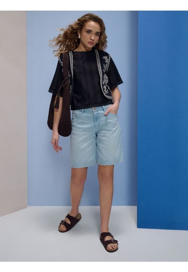 Sinsay - Szorty jeansowe bermudy - niebieski. Kolor: niebieski. Materiał: jeans