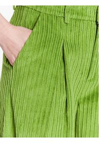 GESTUZ - Gestuz Spodnie materiałowe Megan 10906751 Zielony Relaxed Fit. Kolor: zielony. Materiał: bawełna
