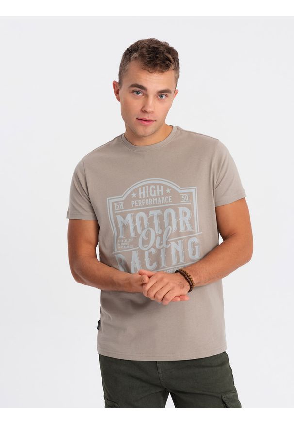 Ombre Clothing - T-shirt męski bawełniany z nadrukiem - jasnobrązowy V3. Kolor: brązowy. Materiał: bawełna. Długość rękawa: krótki rękaw. Długość: krótkie. Wzór: nadruk. Styl: klasyczny, elegancki