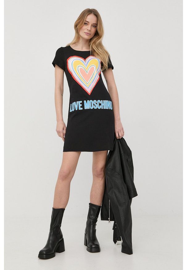 Love Moschino sukienka bawełniana kolor czarny mini prosta. Okazja: na co dzień. Kolor: czarny. Materiał: bawełna. Długość rękawa: krótki rękaw. Typ sukienki: proste. Styl: casual. Długość: mini