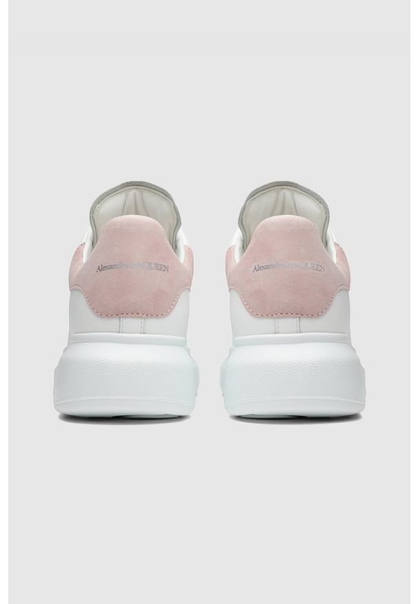 Alexander McQueen - ALEXANDER MCQUEEN Białe sneakersy damskie z różowym napiętkiem, Rozmiar 38,5. Kolor: biały. Materiał: zamsz