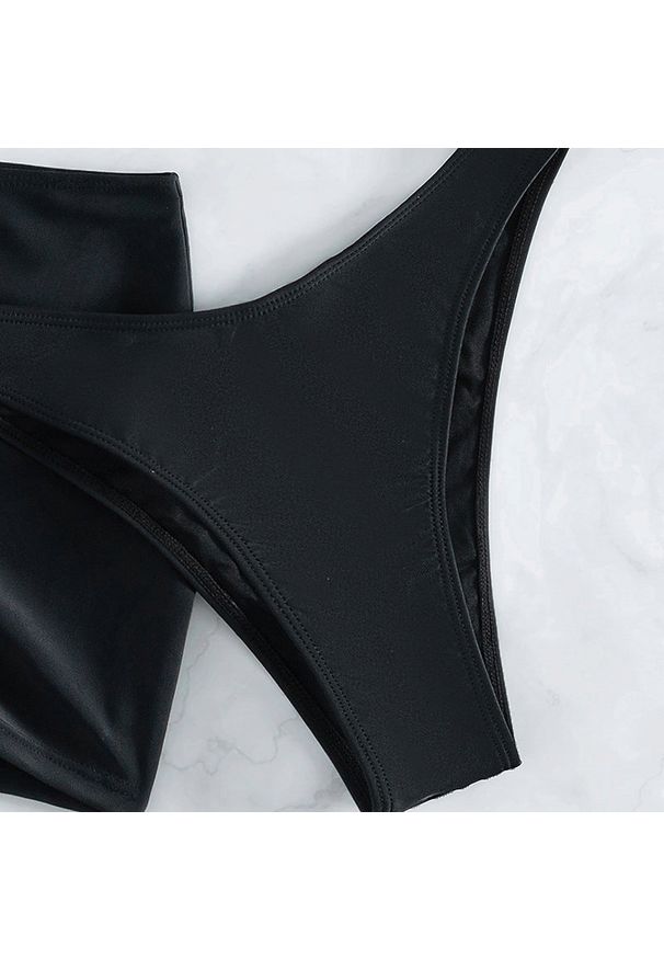 Intica - Zestaw kąpielowy pareo i top na plażę Zavastiea. Kolor: czarny. Materiał: materiał