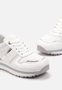 Born2be - Białe Sznurowane Sneakersy na Piankowej Podeszwie z Błyszczącymi Wstawkami Telise. Okazja: na co dzień. Kolor: biały. Materiał: materiał. Wzór: nadruk #4