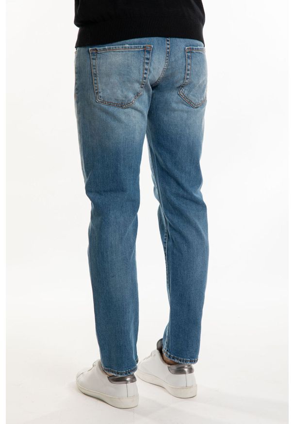 Takeshy Kurosawa Jeansy "Essential" | 83349 | Essential | Mężczyzna | Niebieski. Stan: obniżony. Kolor: niebieski. Wzór: aplikacja. Styl: klasyczny