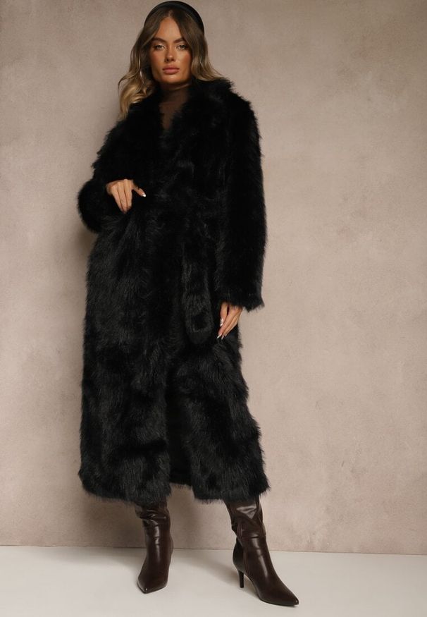 Renee - Czarny Płaszcz Futerko z Paskiem Wiązanym w Talii Dinelle. Kolor: czarny. Materiał: futro. Sezon: zima, jesień. Styl: elegancki