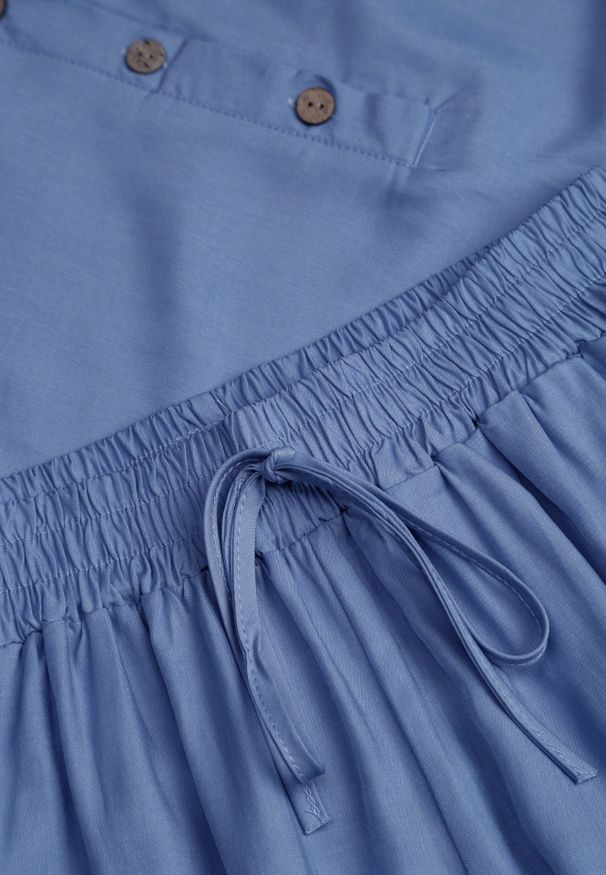 Renee - Niebieski Komplet z Wiskozą Bluzka z Kołnierzem i Spodnie Wide Leg Naunne. Kolor: niebieski. Materiał: wiskoza