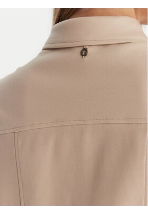 Guess Koszula W6RH83 KCMU2 Beżowy Regular Fit. Kolor: beżowy. Materiał: syntetyk