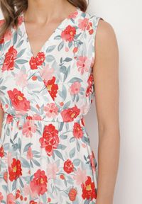 Born2be - Czerwona Kwiatowa Sukienka z Bawełną i Kopertowy Dekoltem Lumolisse. Okazja: na co dzień. Typ kołnierza: dekolt kopertowy. Kolor: czerwony. Materiał: bawełna. Wzór: kwiaty. Typ sukienki: kopertowe. Styl: casual, elegancki #4