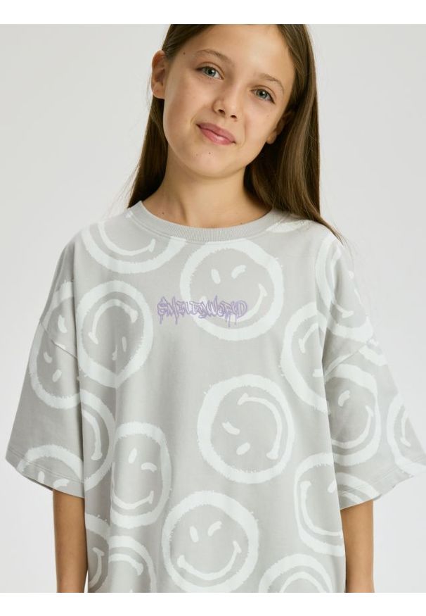 Reserved - T-shirt SmileyWorld® - jasnoszary. Kolor: szary. Materiał: bawełna