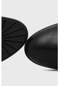 Aldo Kozaki Tunwan damskie kolor czarny na platformie. Nosek buta: okrągły. Kolor: czarny. Materiał: guma. Szerokość cholewki: normalna. Obcas: na platformie #4