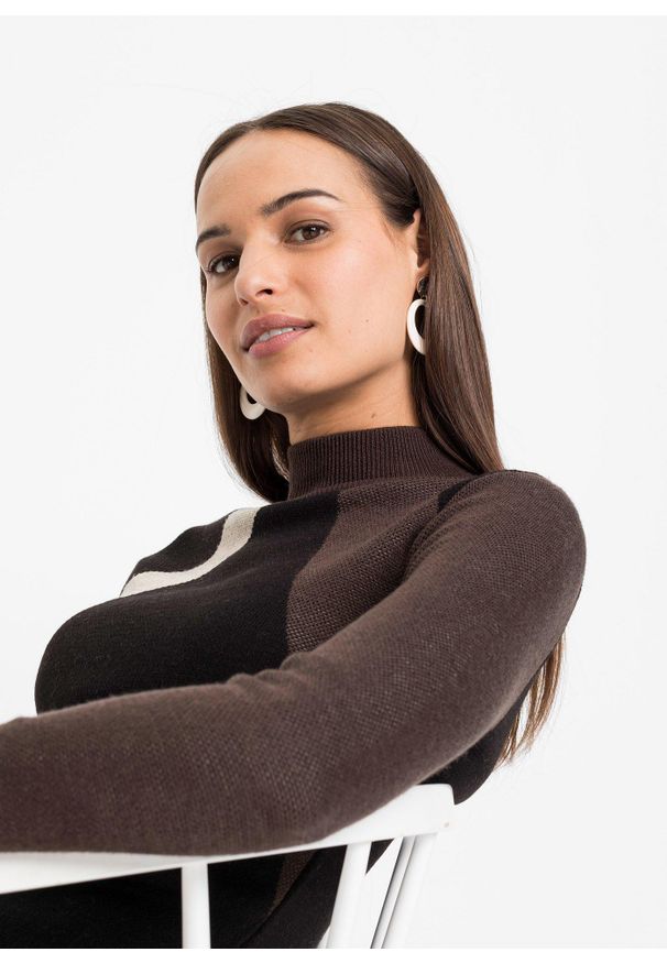 bonprix - Żakardowa sukienka dzianinowa w modne paski. Kolor: czarny. Materiał: dzianina, żakard. Wzór: paski. Styl: elegancki