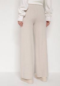 Born2be - Jasnobeżowe Dzianinowe Spodnie o Szerokim Kroju ze Sznurkami Melatusa. Okazja: na co dzień. Stan: podwyższony. Kolor: beżowy. Materiał: dzianina. Styl: klasyczny, casual, elegancki #6