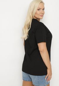 Born2be - Czarny Bawełniany T-shirt Ozdobiony Sercem Tolianee. Okazja: na co dzień. Kolor: czarny. Materiał: bawełna. Wzór: aplikacja. Styl: klasyczny, casual #4