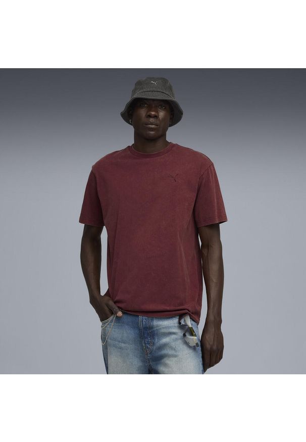 Puma - Męska koszulka Essentials Elevated o luźnym kroju z efektem sprania PUMA. Kolor: czerwony. Sport: bieganie