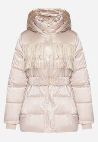 Born2be - Beżowa Pikowana Kurtka z Kapturem i Paskiem z Marszczeniem Zdobiona Frędzlami Sanoria. Okazja: na co dzień. Typ kołnierza: kaptur. Kolor: beżowy. Materiał: jeans. Wzór: aplikacja. Styl: casual, elegancki #4