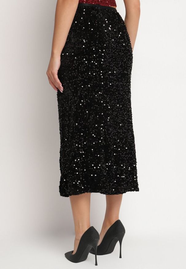 Born2be - Czarna Welurowa Spódnica z Gumką w Talii Zdobiona Cekinami Senirael. Okazja: na co dzień. Kolor: czarny. Materiał: welur. Wzór: aplikacja. Styl: casual