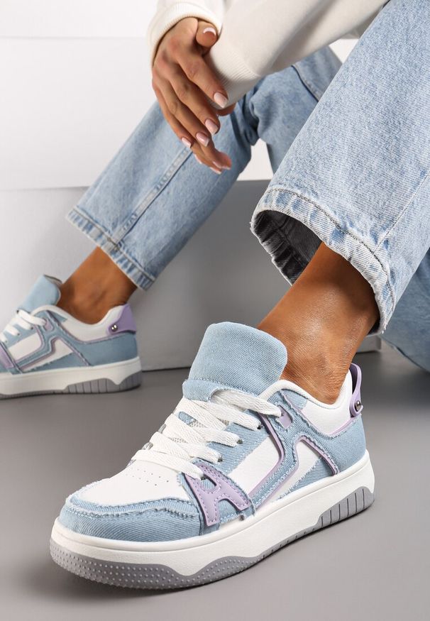 Born2be - Niebiesko-Białe Sneakersy z Jeansowymi Wstawkami Asailla. Kolor: niebieski. Materiał: jeans. Wzór: aplikacja