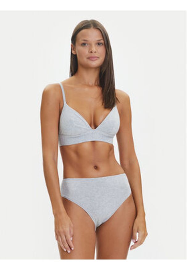 Hunkemöller Figi klasyczne z wysokim stanem 302033 Szary. Stan: podwyższony. Kolor: szary. Materiał: syntetyk