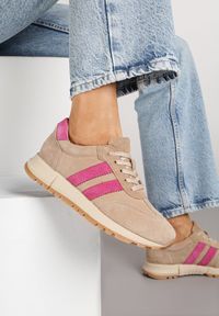 Renee - Beżowo-Fuksjowe Sneakersy ze Skóry Naturalnej z Paskami Kiarre. Okazja: na co dzień. Zapięcie: pasek. Kolor: beżowy. Materiał: skóra