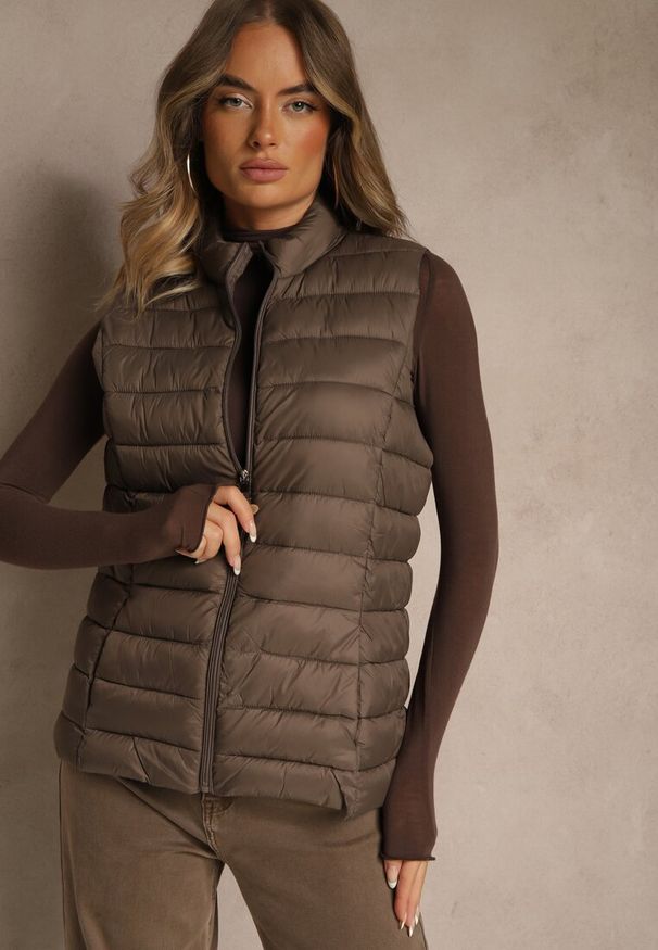 Renee - Brązowa Kamizelka Ozdobiona Pikowaniem Soellame. Okazja: na co dzień. Kolor: beżowy. Wzór: aplikacja. Styl: casual, street