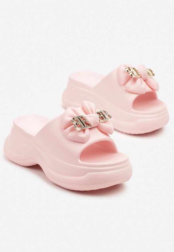 Born2be - Różowe Wsuwane Klapki z Ozdobną Kokardką Morlia. Okazja: na co dzień. Kolor: różowy. Materiał: jeans. Sezon: lato. Styl: casual
