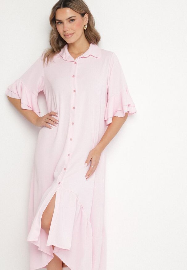 Born2be - Różowa Sukienka Koszulowa z Ozdobną Falbanką Daviravie. Okazja: na co dzień. Kolor: różowy. Typ sukienki: koszulowe. Styl: elegancki, casual, klasyczny