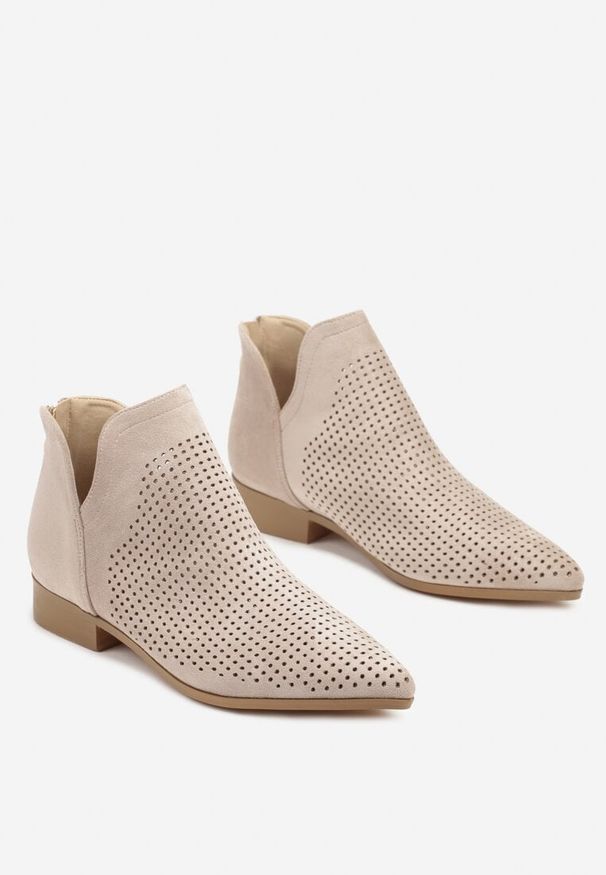 Born2be - Jasnobeżowe Ażurowe Botki Vices na Płaskiej Podeszwie z Ozdobnym Wycięciem Selenith. Okazja: na co dzień. Kolor: beżowy. Materiał: jeans. Wzór: ażurowy. Obcas: na płaskiej podeszwie. Styl: elegancki, casual, klasyczny