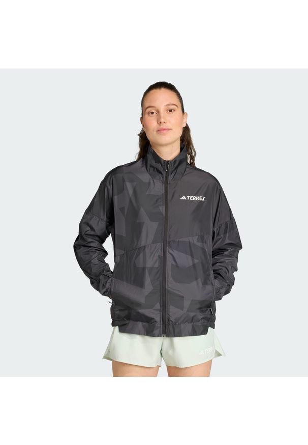 Adidas - Wiatrówka Terrex Multi Printed. Kolor: szary, wielokolorowy, czarny. Materiał: materiał. Sport: bieganie