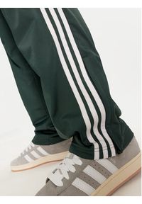 Adidas - adidas Spodnie dresowe adicolor Classics Firebird IY9899 Zielony Regular Fit. Kolor: zielony. Materiał: syntetyk