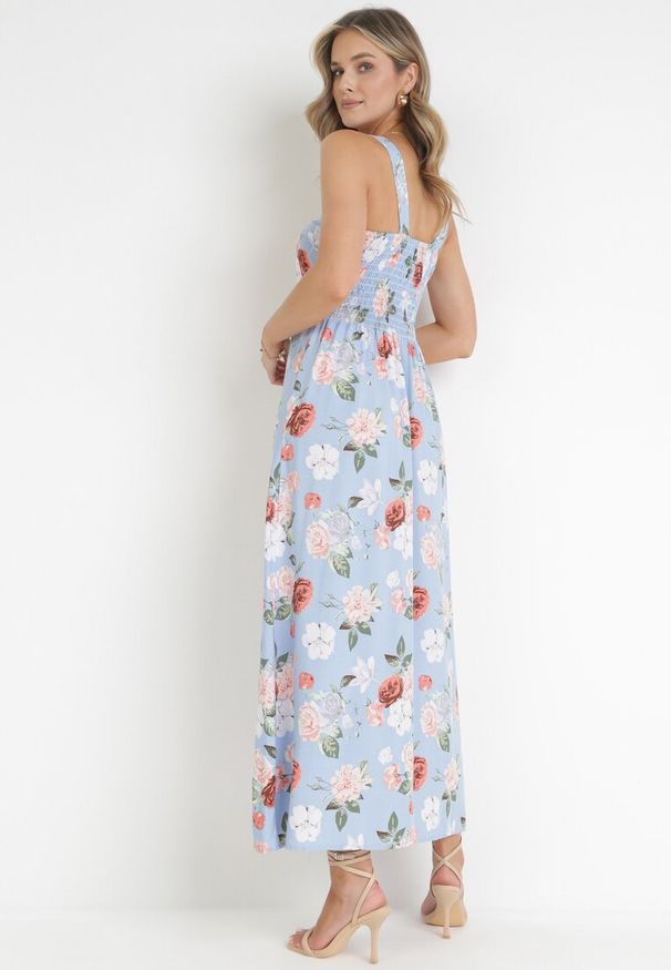 Born2be - Niebieska Sukienka Maxi na Szerokich Ramiączkach z Ozdobnymi Guzikami w Kwiaty Delphyne. Kolor: niebieski. Materiał: tkanina. Długość rękawa: na ramiączkach. Wzór: kwiaty. Długość: maxi