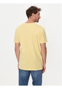 GAP - Gap T-Shirt 570044-10 Żółty Regular Fit. Kolor: żółty. Materiał: bawełna