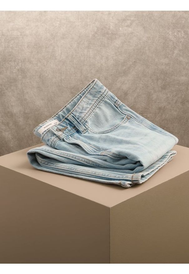 Reserved - Jeansy relaxed fit - niebieski. Kolor: niebieski