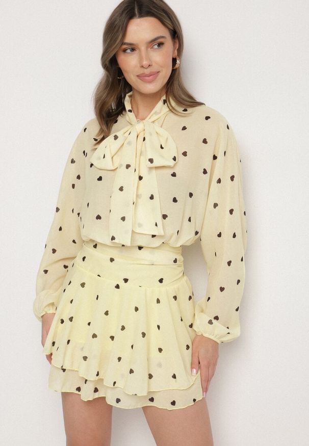 Born2be - Żółta Rozkloszowana Sukienka z Rękawami Typu Nietoperz i Wiązaniem Miriviela. Okazja: na co dzień. Kolor: żółty. Materiał: jeans. Typ sukienki: proste. Styl: casual, klasyczny