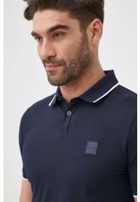 BOSS polo BOSS CASUAL 50472665 męski kolor granatowy gładki. Okazja: na co dzień. Typ kołnierza: polo. Kolor: niebieski. Materiał: materiał. Długość: krótkie. Wzór: gładki. Styl: casual #5