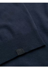 Ombre Clothing - Sweter męski z wiskozą i rozpinanym dekoltem – granatowy V4 OM-SWZS-0124 - XXL. Typ kołnierza: kołnierzyk stójkowy. Kolor: niebieski. Materiał: wiskoza. Wzór: gładki, aplikacja, ze splotem. Styl: elegancki #11