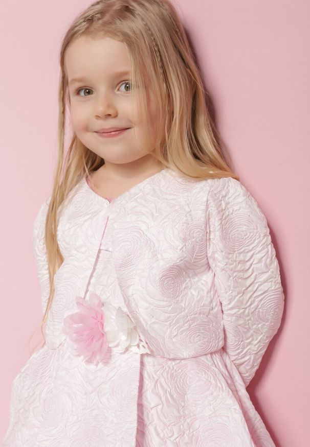 Born2be - Jasnoróżowa Rozkloszowana Tiulowa Sukienka w Kwiaty z Bolerkiem na Guziki Zepene. Okazja: na co dzień. Typ kołnierza: kołnierz z falbankami. Kolor: różowy. Materiał: tiul. Długość rękawa: długi rękaw. Wzór: kwiaty. Typ sukienki: proste. Styl: elegancki, casual