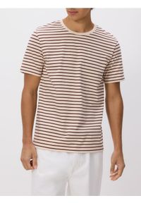 Reserved - T-shirt regular w paski - brązowy. Kolor: brązowy. Materiał: dzianina, bawełna. Wzór: paski