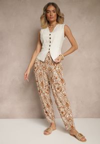Renee - Brązowe Wiskozowe Spodnie High Waist Zdobione Ornamentalnym Printem Jenavitha. Stan: podwyższony. Kolor: brązowy. Materiał: wiskoza. Wzór: aplikacja, nadruk. Sezon: lato, wiosna. Styl: klasyczny, elegancki