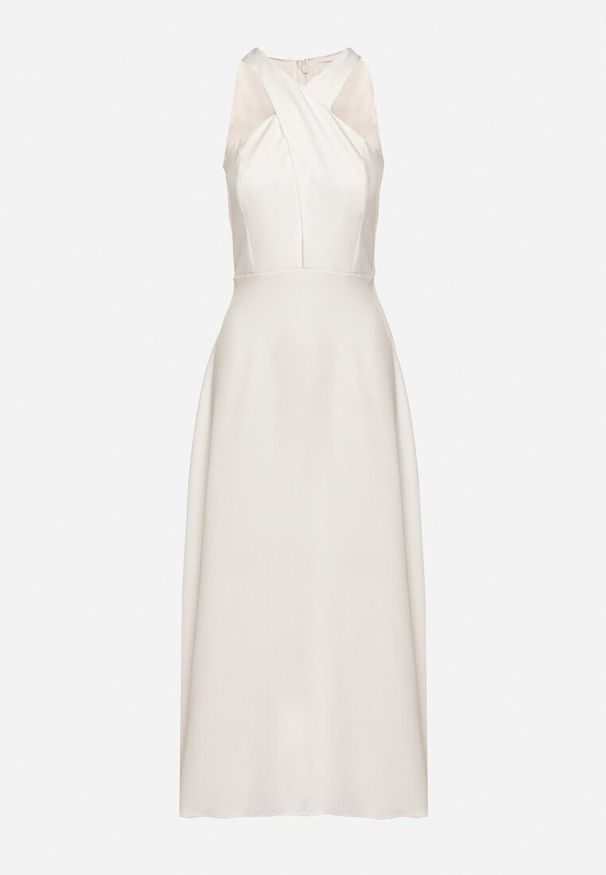 Born2be - Biała Rozkloszowana Sukienka z Wiskozą i Dekoltem Typu Halter Dolienna. Typ kołnierza: dekolt halter. Kolor: biały. Materiał: wiskoza. Typ sukienki: rozkloszowane. Styl: elegancki