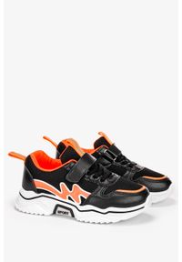 Casu - Czarne buty sportowe na rzep casu 3/3/21/m. Zapięcie: rzepy. Kolor: czarny, pomarańczowy, wielokolorowy