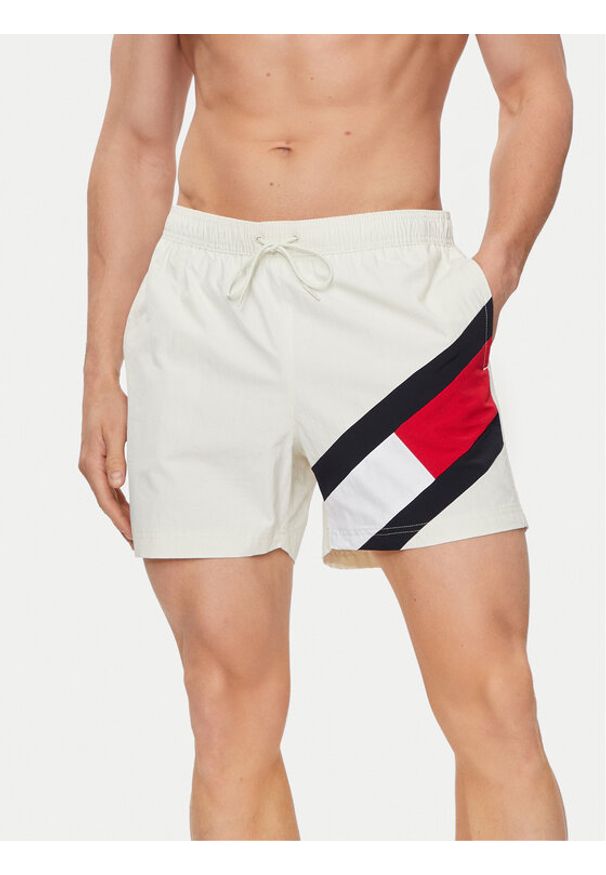 TOMMY HILFIGER - Tommy Hilfiger Szorty kąpielowe UM0UM02048 Biały Slim Fit. Kolor: biały. Materiał: syntetyk