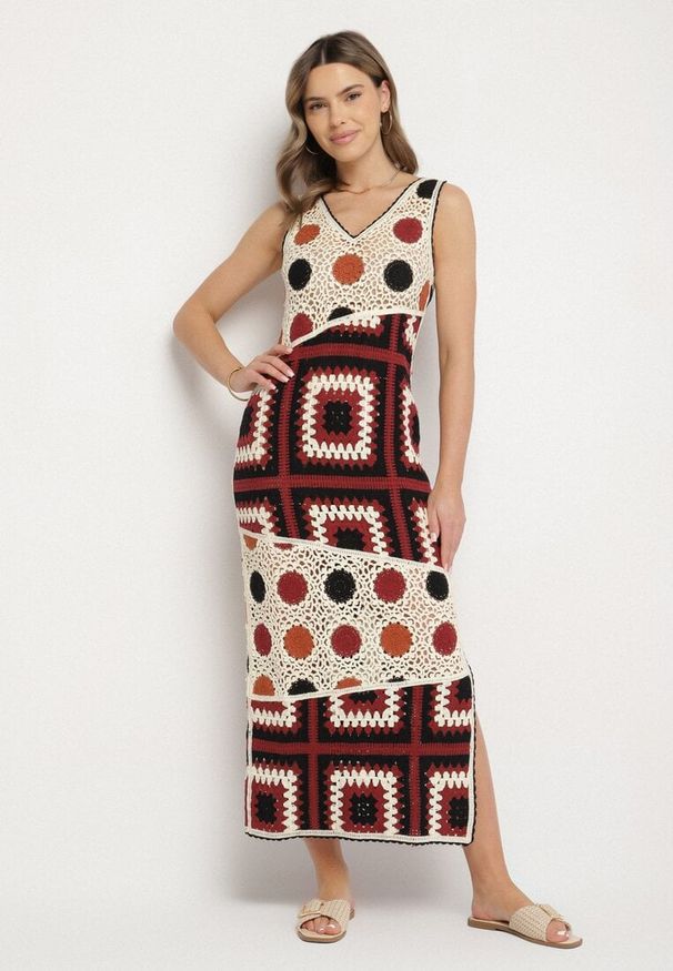 Born2be - Beżowo-Brązowa Bawełniana Sukienka Szydełkowa o Dopasowanym Kroju Atarina. Okazja: na imprezę, na co dzień. Typ kołnierza: dekolt w serek. Kolor: beżowy. Materiał: bawełna. Wzór: aplikacja. Sezon: lato. Styl: boho, elegancki, casual