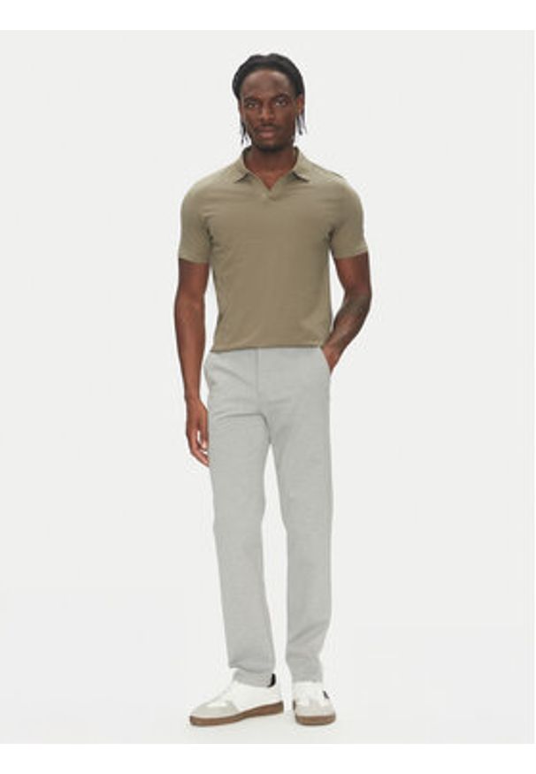 Lindbergh Chinosy 30-006052 Szary Slim Fit. Kolor: szary. Materiał: syntetyk