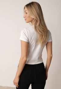 Born2be - Biały Bawełniany T-shirt z Cyrkoniowym Sercem Arielin. Okazja: na co dzień. Kolor: biały. Materiał: bawełna. Wzór: aplikacja. Styl: casual, klasyczny, sportowy #2