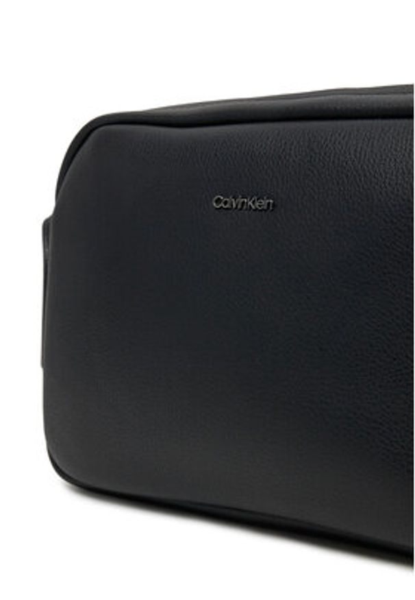 Calvin Klein Saszetka Modern Business Flat Camera Bag K50K512905 Czarny. Kolor: czarny. Materiał: skóra