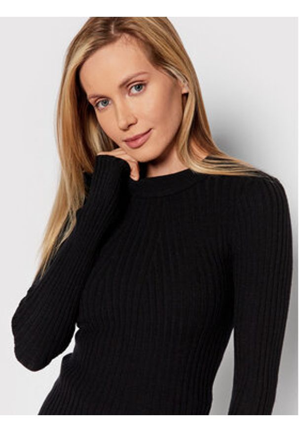 Pieces Sweter Crista 17115047 Czarny Slim Fit. Kolor: czarny. Materiał: wiskoza