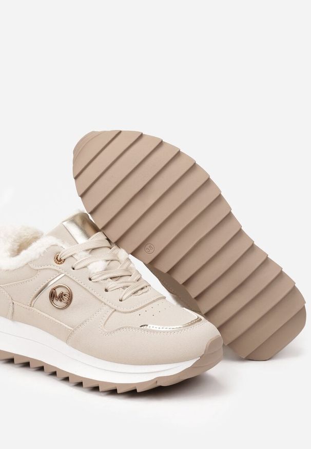 Born2be - Beżowe Płaskie Sznurowane Sneakersy Ocieplane Ozdobione Metalicznymi Aplikacjami Cyrirra. Okazja: na co dzień. Zapięcie: sznurówki. Kolor: beżowy. Materiał: jeans. Wzór: aplikacja